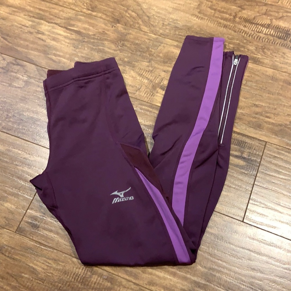Mizuno leggings with quarter zip at the calves